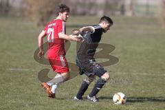 Bezirksliga Oberbayern - TSV Baar/Ebenhausen - SV Sulzemoos - Thomas Wachs schwarz Baar/Ebenhausen - Korbinian Wildgruber rot Sulzemoos - Foto: Jürgen Meyer