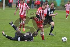 Kreisliga - TSV Baar Ebenhausen - FC Hepberg - Schneider Berthold #9 rot Hepberg - Mack Alexander '4 schwarz Baar Ebenhausen am Boden -  Foto: Jürgen Meyer