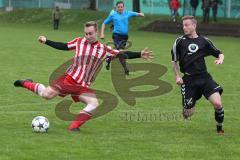 Kreisliga - TSV Baar Ebenhausen - FC Hepberg - Schneider Berthold #9 rot Hepberg - Zimmernann Fabian #3 schwarz Baar Ebenhausen -  Foto: Jürgen Meyer