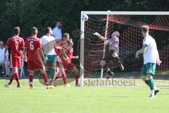 Fußball Bezirksliga - TSV Baar/Ebenhausen - TSV Erding -  Anto Bonic weiß beim Kopfball Erding - Nico Kreitmayr rot #5 Baar/Ebenhausen - Manuel Kirner Torwart Baar/Ebenhausen - Foto: Jürgen Meyer