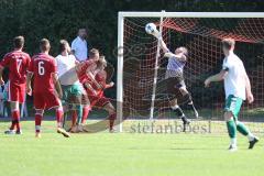 Fußball Bezirksliga - TSV Baar/Ebenhausen - TSV Erding -  Anto Bonic weiß beim Kopfball Erding - Nico Kreitmayr rot #5 Baar/Ebenhausen - Manuel Kirner Torwart Baar/Ebenhausen - Foto: Jürgen Meyer