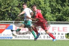 Fußball Bezirksliga - TSV Baar/Ebenhausen - TSV Erding -  Felix Olbrich rot Baar/Ebenhausen - Ömer Gebesci weiß Erding - Foto: Jürgen Meyer