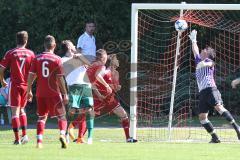 Fußball Bezirksliga - TSV Baar/Ebenhausen - TSV Erding -  Anto Bonic weiß beim Kopfball Erding - Nico Kreitmayr rot #5 Baar/Ebenhausen - Manuel Kirner Torwart Baar/Ebenhausen - Foto: Jürgen Meyer