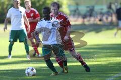 Fußball Bezirksliga - TSV Baar/Ebenhausen - TSV Erding -  Dominik Burghardt rot Baar/Ebenhausen - Yusuph Badmus weiß Erding - Foto: Jürgen Meyer