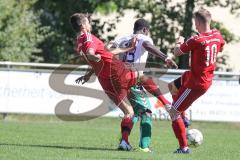 Fußball Bezirksliga - TSV Baar/Ebenhausen - TSV Erding -  Maximilian Beck rot #7 Baar/Ebenhausen - Andreas Lutschnikov #10 rot Baar/Ebenhausen - Yemi Oyewole #13 weiß Erding - Foto: Jürgen Meyer