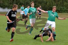 Kreisliga - TSV Gaimersheim - FC Geisenfeld - Dennis Huettinger schwarz Gaimersheim - Patrick Valentin grün Geisenfeld - Foto: Jürgen Meyer