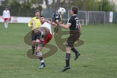 Kreisliga - Türk SV Ingolstadt - TSV Gaimersheim - Hasan Ergezer weiß Türk SV - Markus Bauer schwarz Gaimersheim - Foto: Jürgen Meyer