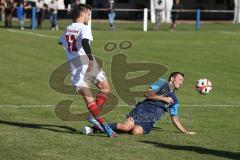 Kreisliga 1 - TSV Großmehring - SV Kasing - Christoph Noll weiss Kasing - Thomas Lorenz blau Grossmehring - Foto: Jürgen Meyer