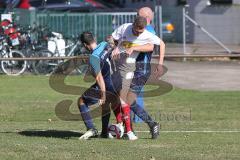 Kreisliga 1 - TSV Großmehring - SV Kasing - Glerdis Ahmeti weiss Kasing - Thomas Lorenz blau Grossmehring - Foto: Jürgen Meyer