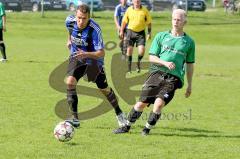 Kreisklasse - TSV Mailing-Feldkirchen - TSV Großmehring -  Hoffmann Stefan #8 blau Großmehring - Büchter Björn #6 grün Mailing - Foto: Jürgen Meyer