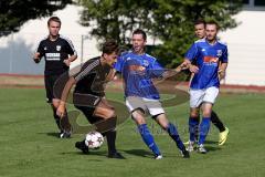 Fußball - Sparkassenpokal - TSV Reichertshofen - TSV Gaimersheim - Kevin Hoffmann blau Reichertshofen - Dennis Hüttinger schwarz Gaimersheim - Foto: Jürgen Meyer