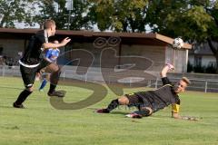 Fußball - Sparkassenpokal - TSV Reichertshofen - TSV Gaimersheim - Patrick Hiesch schwarz Gaimersheim - Nico Weisker Torwart Reichertshausen - Foto: Jürgen Meyer