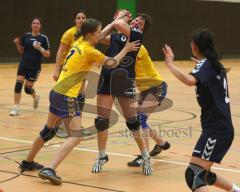 Handball Damen DJK Ingolstadt - MTV  - Katrin Pfeiffer kommt nicht durch die Abwehr. Isabell Oelter bleibt vor ihr stehen