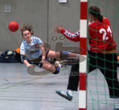 Damen Handball - HG Ingolstadt - TSV Schleißheim - Lisa Günther scheitert am Torwart