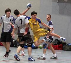 Herren Handball - HG Ingolstadt - TSV Schleißheim - Gerd Knuff in der Luft