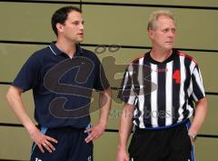 Handball - HG Ingolstadt - Saison 2009/2010 - Neuer und alter Trainer am Spielfeldrand im Training. Links Andeas Baukloh und rechts Werner Zobel