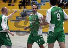 Handball HG Ingolstadt - TSV Mainburg 05.04.08 - wer verliert steigt ab - Jedes Tor wird zum Ende gefeiert. links Andreas Mayer, mite Peter Geier und rechts Bogdan Coaja