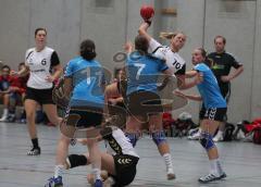 Handball - Damen - HG Ingolstadt - Kottern - Melanie Pöschmann steigt auf und wirft ein Tor