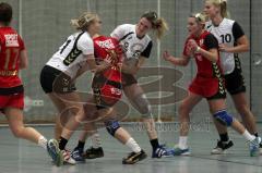 Handball - Damen - HG Ingolstadt - Günzburg - erfolgreiche Verteidigung - links Marina Rahm und 13 Veronika Schaudig