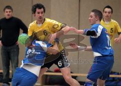 Handball - MTV Ingolstadt - SpVgg Altenerding - kämpft sich durch die Abwehr Oriol Mas (gelb)