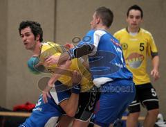 Handball - MTV Ingolstadt - SpVgg Altenerding - kämpft sich durch die Abwehr Oriol Mas (gelb)