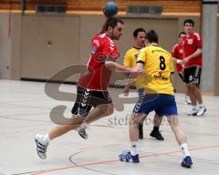 Handball Herren - MTV Ingolstadt - MTV Pfaffenhofen - kommt durch und wirft ein Tor Alexander Böheim