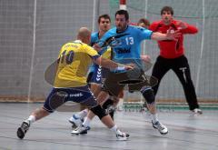 Handball - HG Ingolstadt - SSG Metten - 13 Ulrich Preßler in der Verteidigung. Hinten Torwart Joachim Murgg