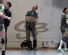 Handball Damen - HG Ingolstadt - TSV Schleißheim - Trainer Peter Geier sieht auf die Uhr