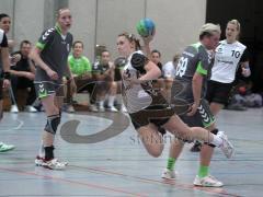 Handball Damen - HG Ingolstadt - TSV Schleißheim - Lisa Günther im Flug zum Tor