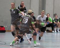 Handball Damen - HG Ingolstadt - TSV Schleißheim - rechts Mel Pöschmann stürmt durch die Abwehr