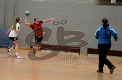 Handball Bezirksliga DJK Ingolstadt - TSV Gaimersheim Mayr Anna-Maria beim Torwurf Foto: Juergen Meyer