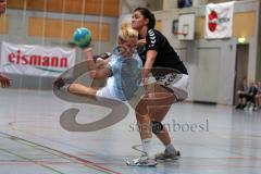 Handball Damen - HG Ingolstadt - HSG Würm Mitte - Melanie Pöschmann wird beim Abschluß unsanft gebremst