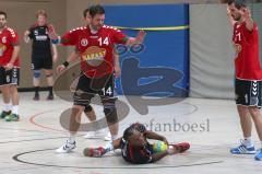 Handball Herren BOL - MTV Ingolstadt - TSV Indersdorf - links 14 Ulrich Preßler geht zu  hart ran und bekommt dafür die rote Karte