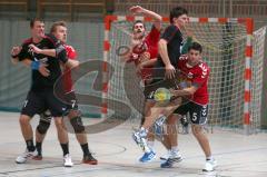 Handball Herren BOL - MTV Ingolstadt - TSV Indersdorf - rechts Gerd Knuff versucht den Ball abzuhalten