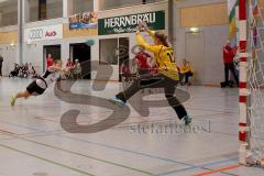 Handball Damen HG Ingolstadt - VFL Günzburg - Melanie Pöschmann #10 beim Strafwurf - Foto: Jürgen Meyer