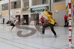 Handball Damen HG Ingolstadt - VFL Günzburg - Melanie Pöschmann #10 beim Strafwurf - Foto: Jürgen Meyer