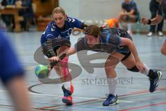 Handball Damen Landesliga Bayern - HG Ingolstadt - ESV Neuaubing - links Lisa Günther 33 im Kampf um den Ball