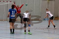 Handball Damen - HG Ingolstadt/Frauen - TSV Schleißheim - Karolin Diesner Torfrau HG Ingolstadt hält einen 7 Meter - Andrea Keczko #4 Schleißheim - Foto: Jürgen Meyer