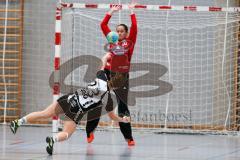 Handball Damen - Landesliga Nord - HG Ingolstadt - HC Sulzbach Rosenberg - Kathleen Halfter rot Torwart #16 Ingolstadt - Nicole Schiegert #23 weis Sulzbach beim 7 Meter - Foto: Jürgen Meyer