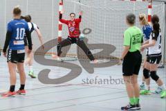 Handball Damen - Landesliga Nord - HG Ingolstadt - HC Sulzbach Rosenberg - Dominique Bittl #12 rot Torwart Ingolstadt - Stefanie Häckle #16 weiss Sulzbach beim 7 Meter - Foto: Jürgen Meyer