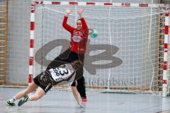 Handball Damen - Landesliga Nord - HG Ingolstadt - HC Sulzbach Rosenberg - Kathleen Halfter rot Torwart #16 Ingolstadt - Nicole Schiegert #23 weis Sulzbach beim 7 Meter - Foto: Jürgen Meyer
