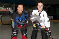 Inlinehockey WM Frauen - Stefanie Gantz (links) im Trikot der Nationalmannschaft von Namibia - Isabell Ledl (rechts) im Trikot der Deutschen Nationalmannschaft der IHD - Foto: Jürgen Meyer