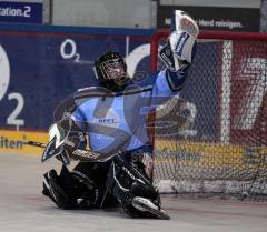 Inlinehockey - ERC Hellfish - Augsburg - Florian Dunst fängt den Ball