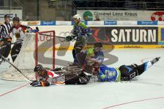 Inline Hockey WM 2012 Deutschland - Slowenien - Michael Wolf wird gefoult - Foto: Jürgen Meyer