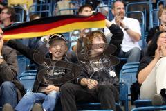 Inline Hockey-WM in Ingolstadt - Eröffnungsspiel - Deutschland gegen Slowenien 7:5 - Tor für Deutschland, Jubel der Fans