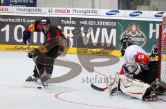 Inline Hockey-WM in Ingolstadt - Eröffnungsspiel - Deutschland gegen Slowenien 7:5 - Florian Jung vor dem Tor