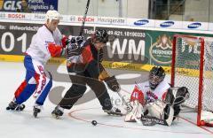 Inline Hockey-WM in Ingolstadt - Eröffnungsspiel - Deutschland gegen Slowenien 7:5 - Björn Friedl im Angriff auf das slowenische Tor