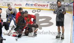 Inline Hockey-WM in Ingolstadt - Training Nationalmannschaft Deutschland - Traineransprache vor dem deutschen team. Trainer Georg Holzmann