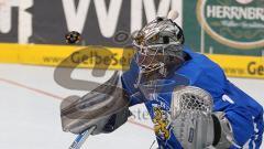 Inline Hockey-WM in Ingolstadt - Deutschland - Finnland 7:1 - Der Puck trifft den Kopf des Goalies