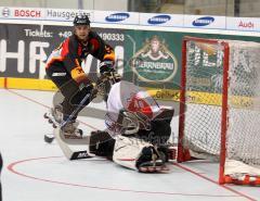 Inline Hockey-WM in Ingolstadt - Eröffnungsspiel - Deutschland gegen Slowenien 7:5 - Thomas Greilinger gefährlich vor dem Tor